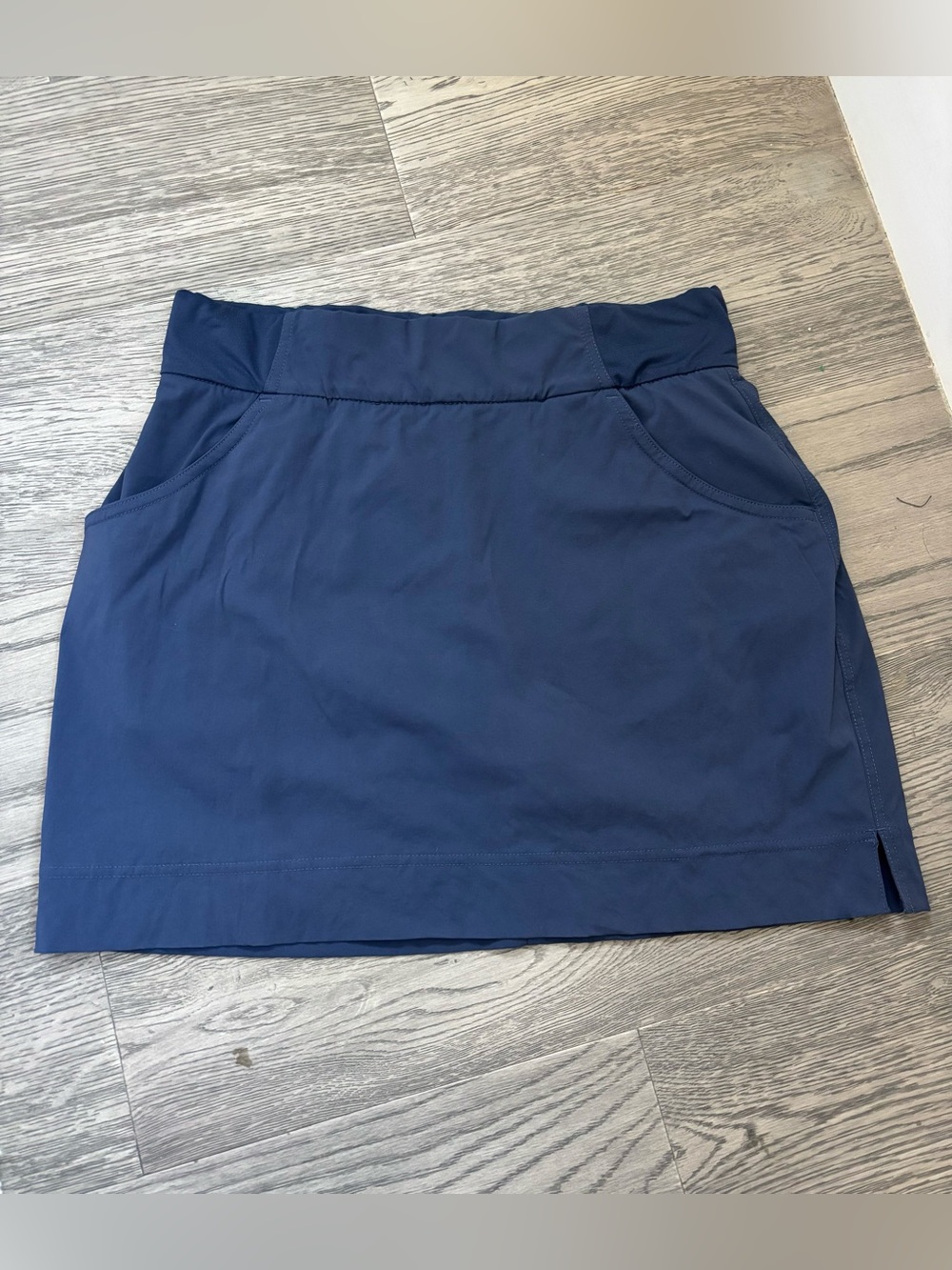 Columbia Omni-Shield Navy Skort Women's Medium Athletic Golf Hiking Travel